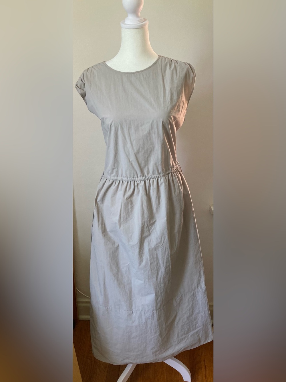 Uniqlo Light Gray Sleeveless Gathered Waist Midi Dress